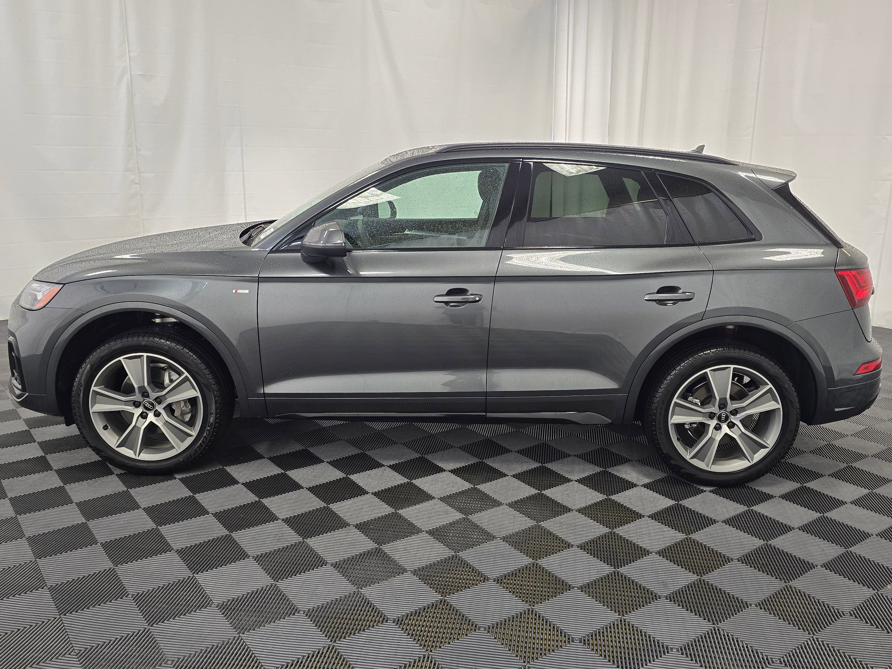 Certified 2025 Audi Q5 2.0T Premium w/ Convenience Plus Package image 3