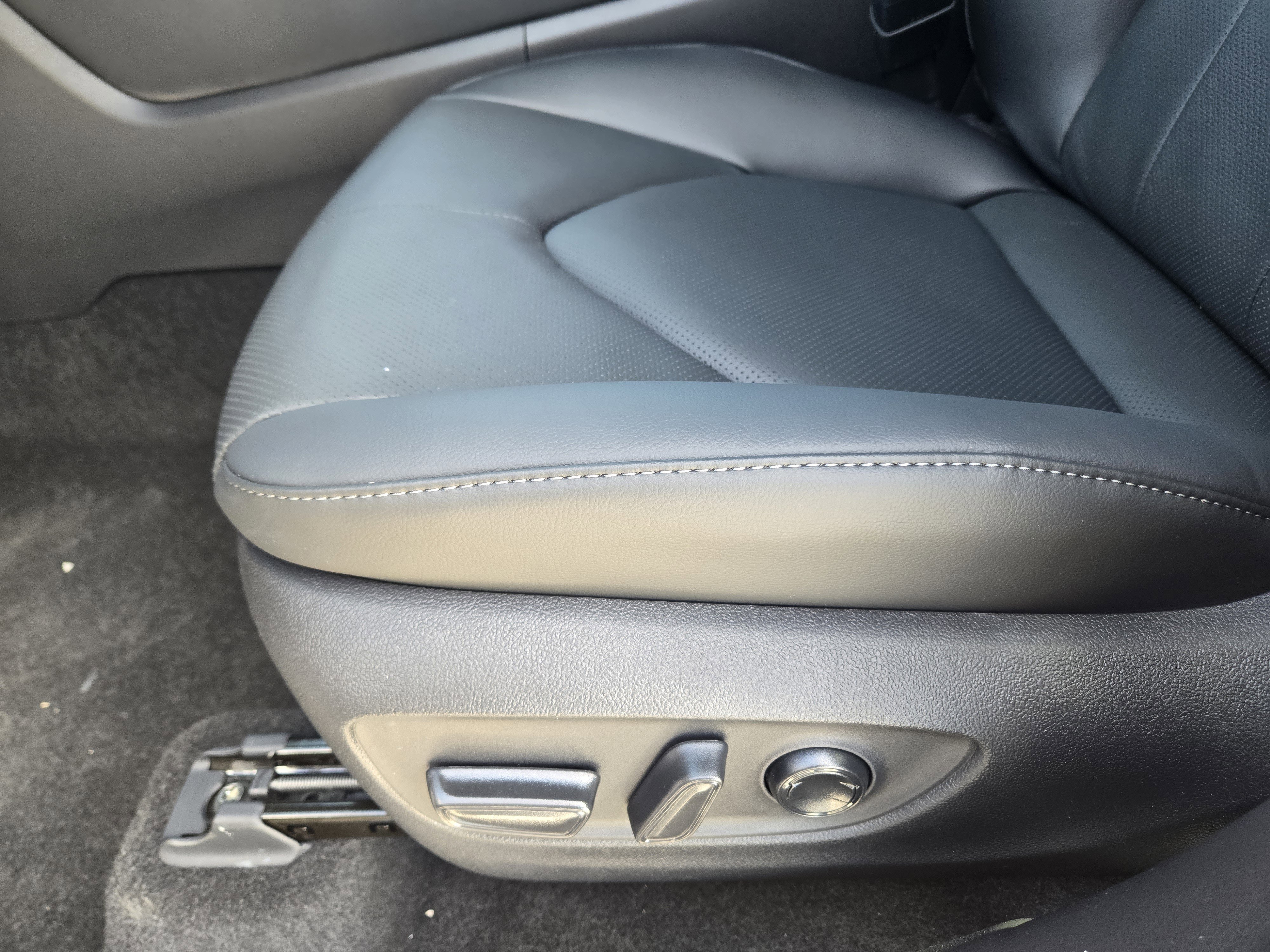 New 2026 Toyota Highlander Limited image 18