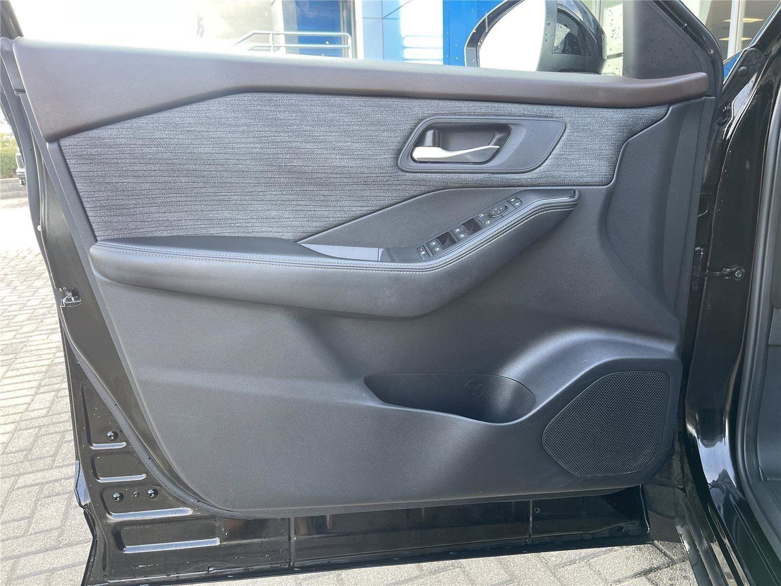 Used 2021 Nissan Rogue SV image 13