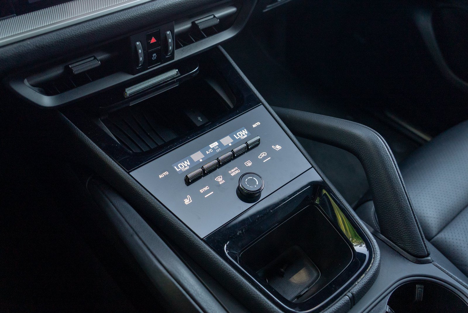 Certified 2025 Porsche Cayenne AWD/4WD image 27
