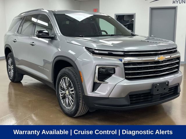 Used 2024 Chevrolet Traverse LT image 3