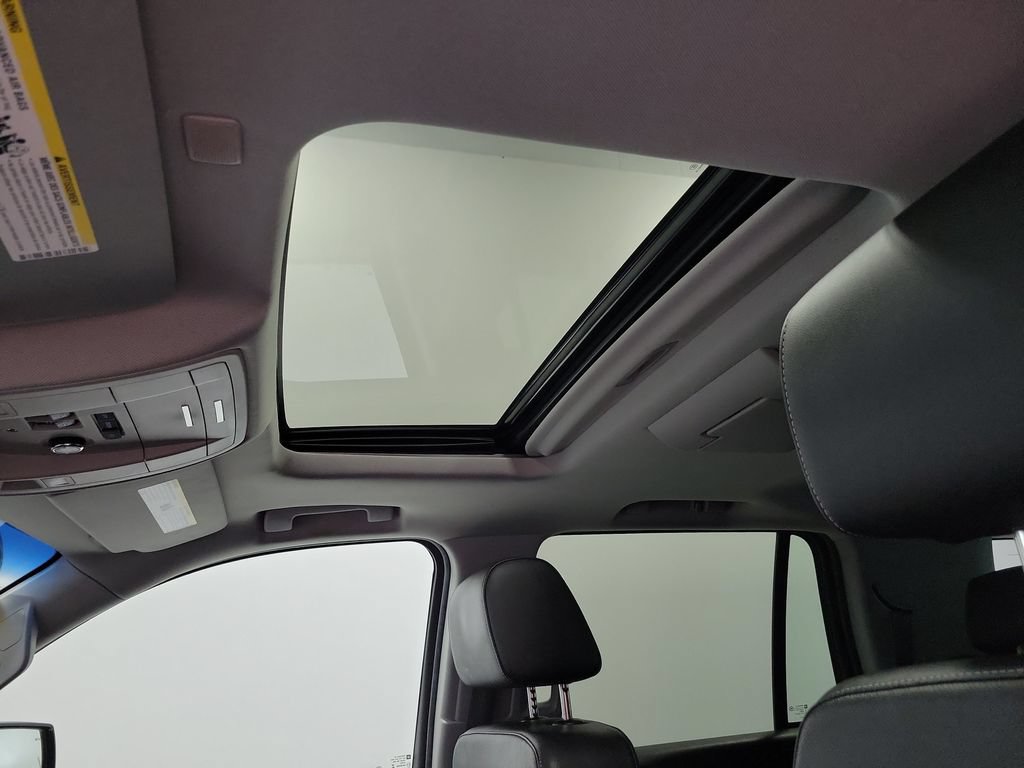Used 2018 Chevrolet Tahoe Premier AWD/4WD image 2