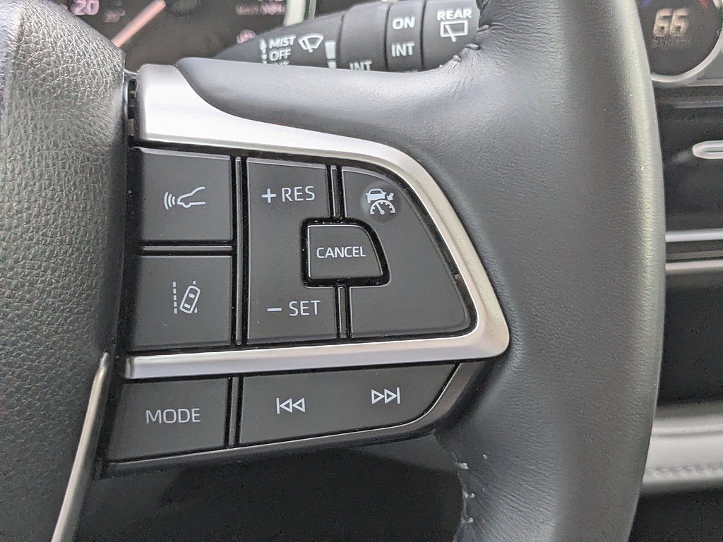 Used 2023 Toyota Highlander XLE FWD image 40