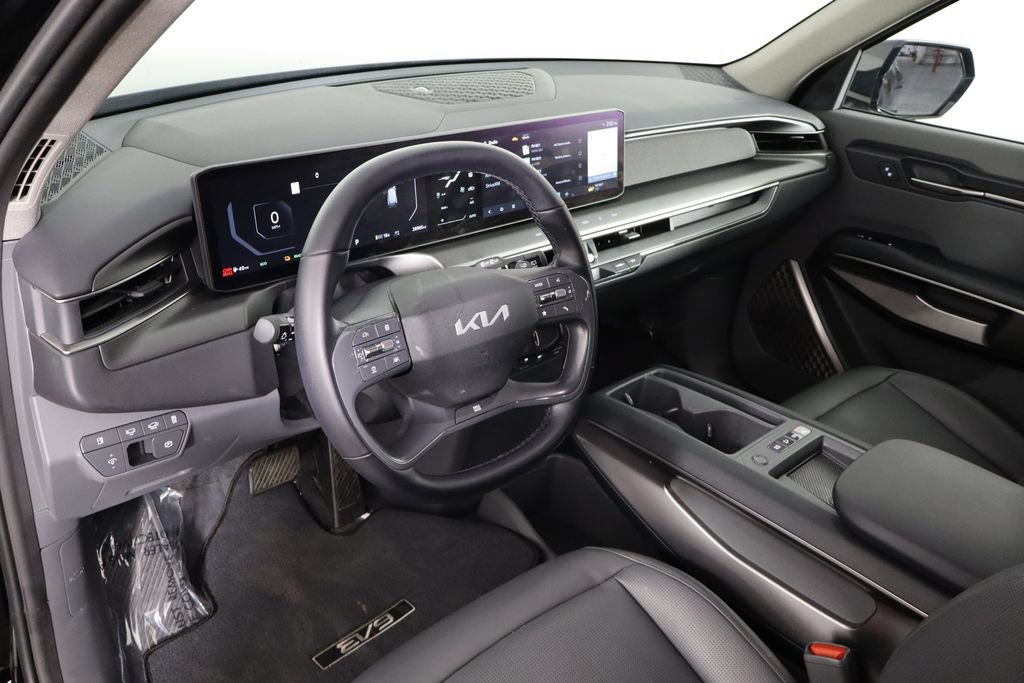 Used 2024 Kia EV9 Light Long Range RWD image 27