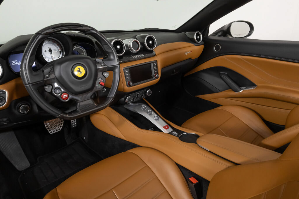 Used 2016 Ferrari California T RWD image 35