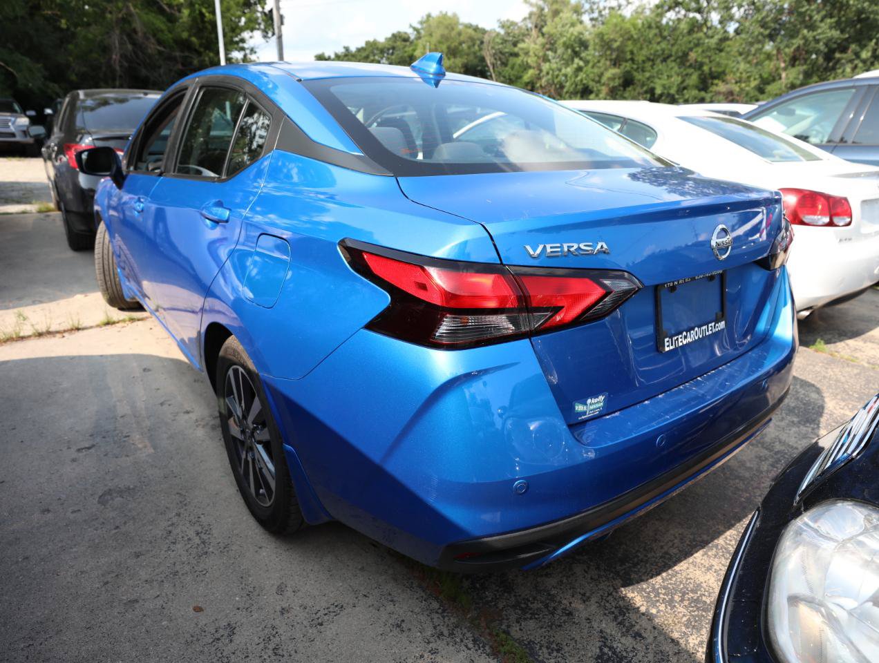 Used 2020 Nissan Versa SV FWD image 6