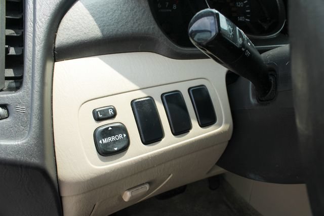Used 2001 Toyota Highlander 2WD w/ Quick-Order Pkg image 15