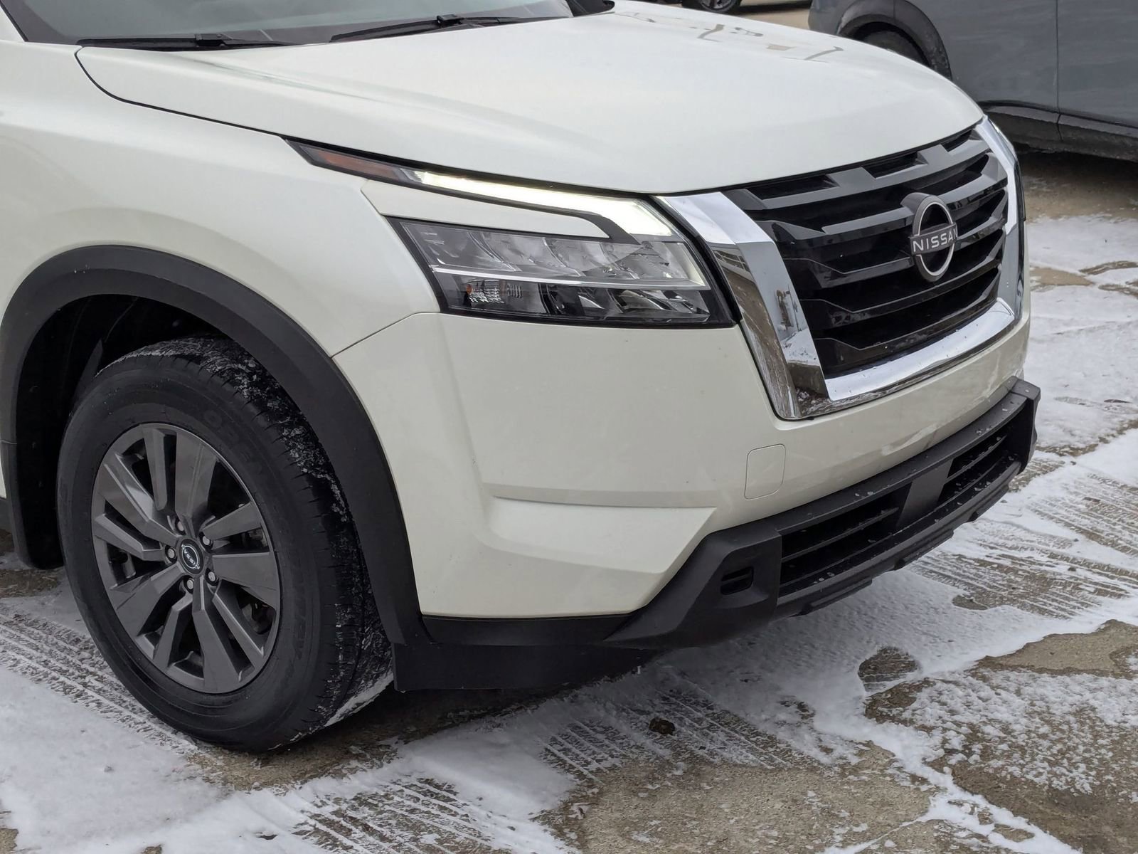 Used 2022 Nissan Pathfinder SV w/ SV Premium Package image 33