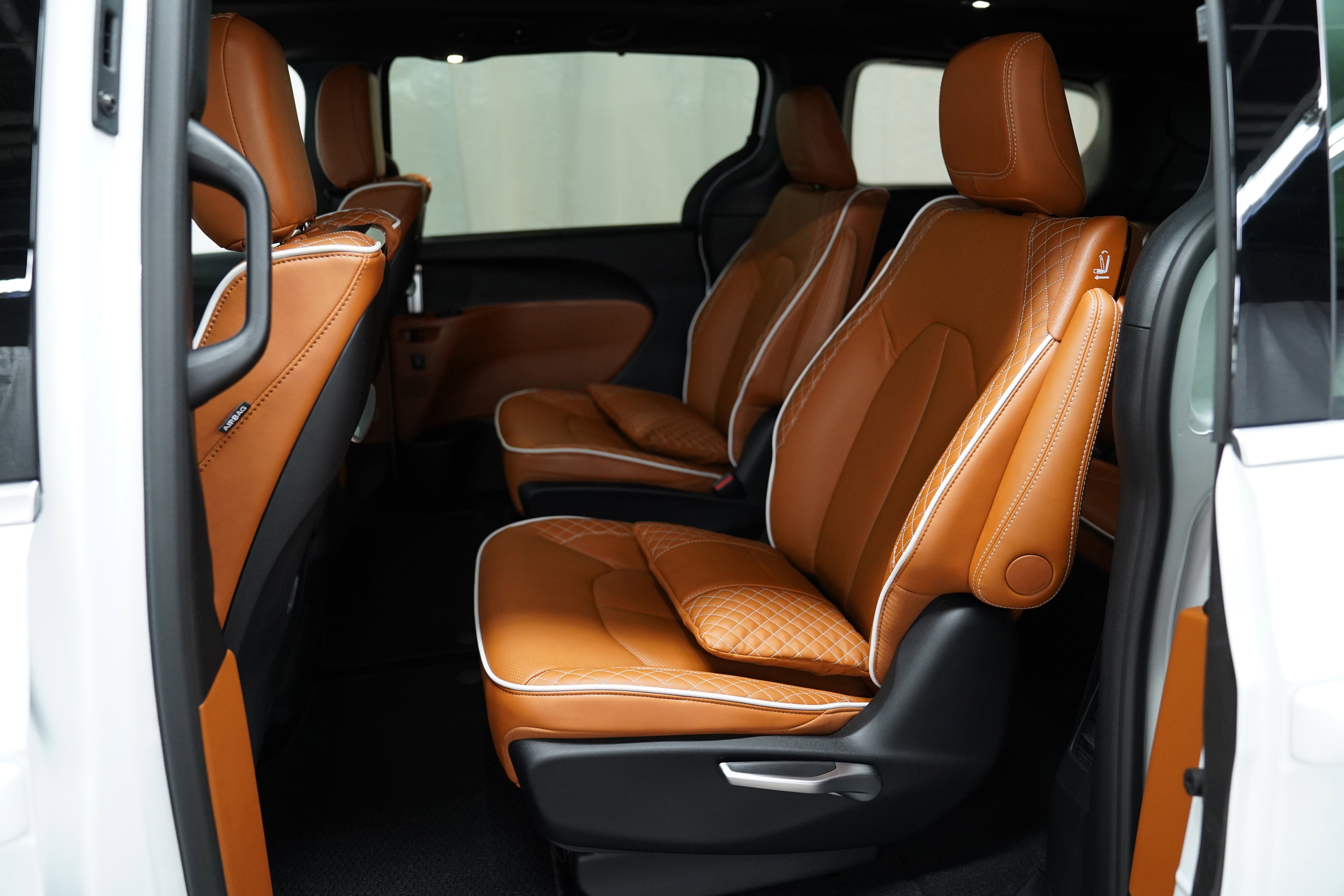 Certified 2026 Chrysler Pacifica Pinnacle image 5