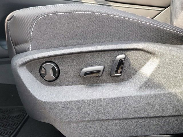 New 2026 Volkswagen Atlas Cross Sport SE image 33