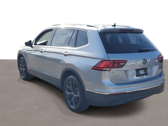Certified 2024 Volkswagen Tiguan SE image 3