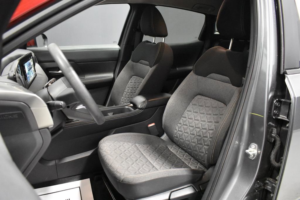 Certified 2025 Nissan Kicks SV AWD/4WD image 5
