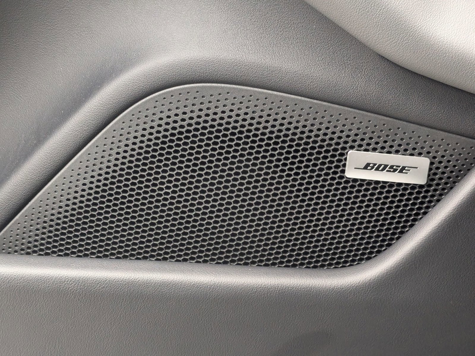 Used 2025 Porsche Taycan image 13