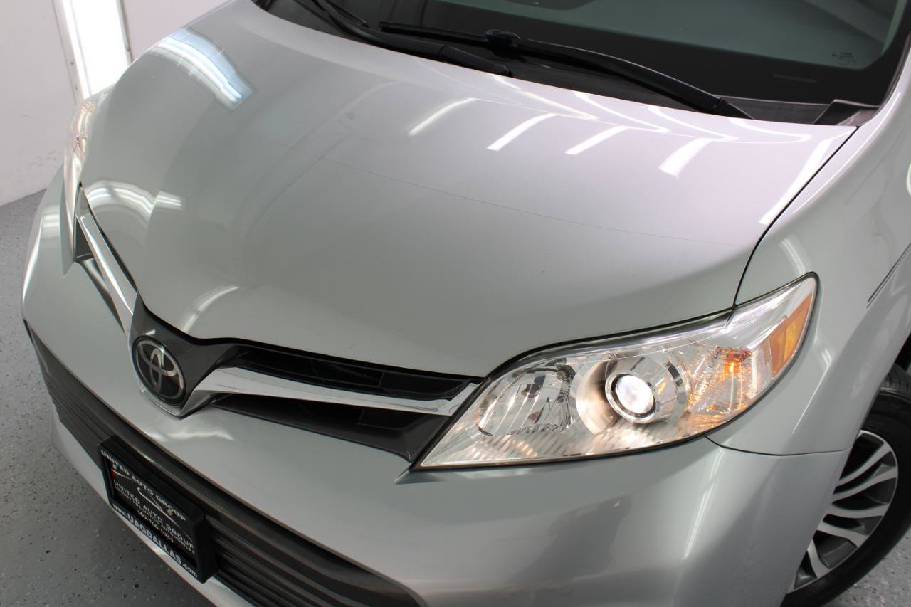 Used 2020 Toyota Sienna XLE Premium FWD image 11