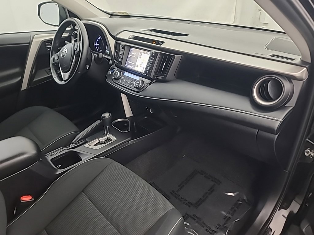 Used 2018 Toyota RAV4 XLE AWD/4WD image 14