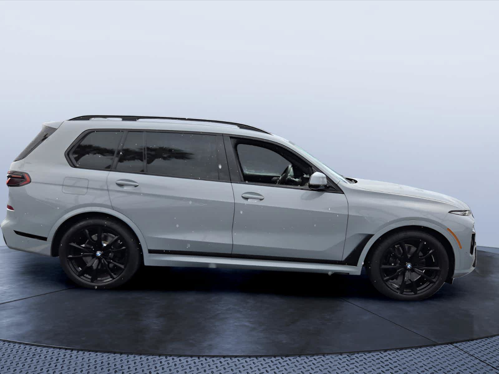 Used 2026 BMW X7 xDrive40i w/ Executive Package AWD/4WD image 2