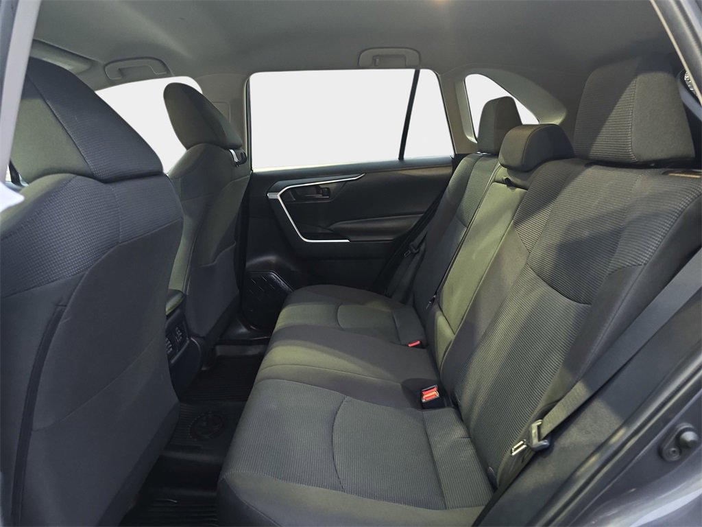Used 2022 Toyota RAV4 LE image 17