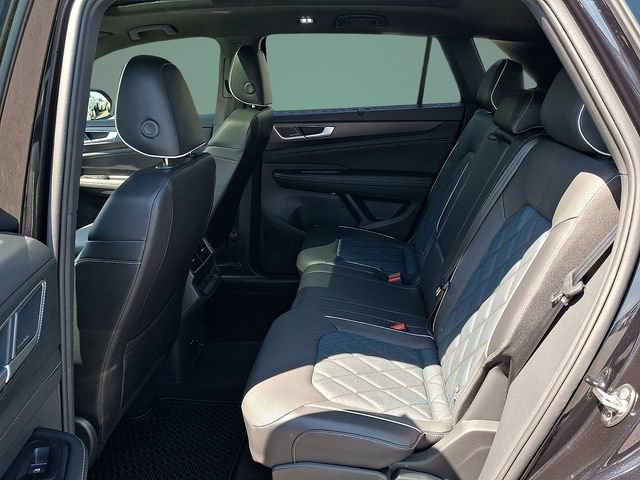 Used 2024 Volkswagen Atlas Cross Sport SEL Premium R-Line AWD/4WD image 7