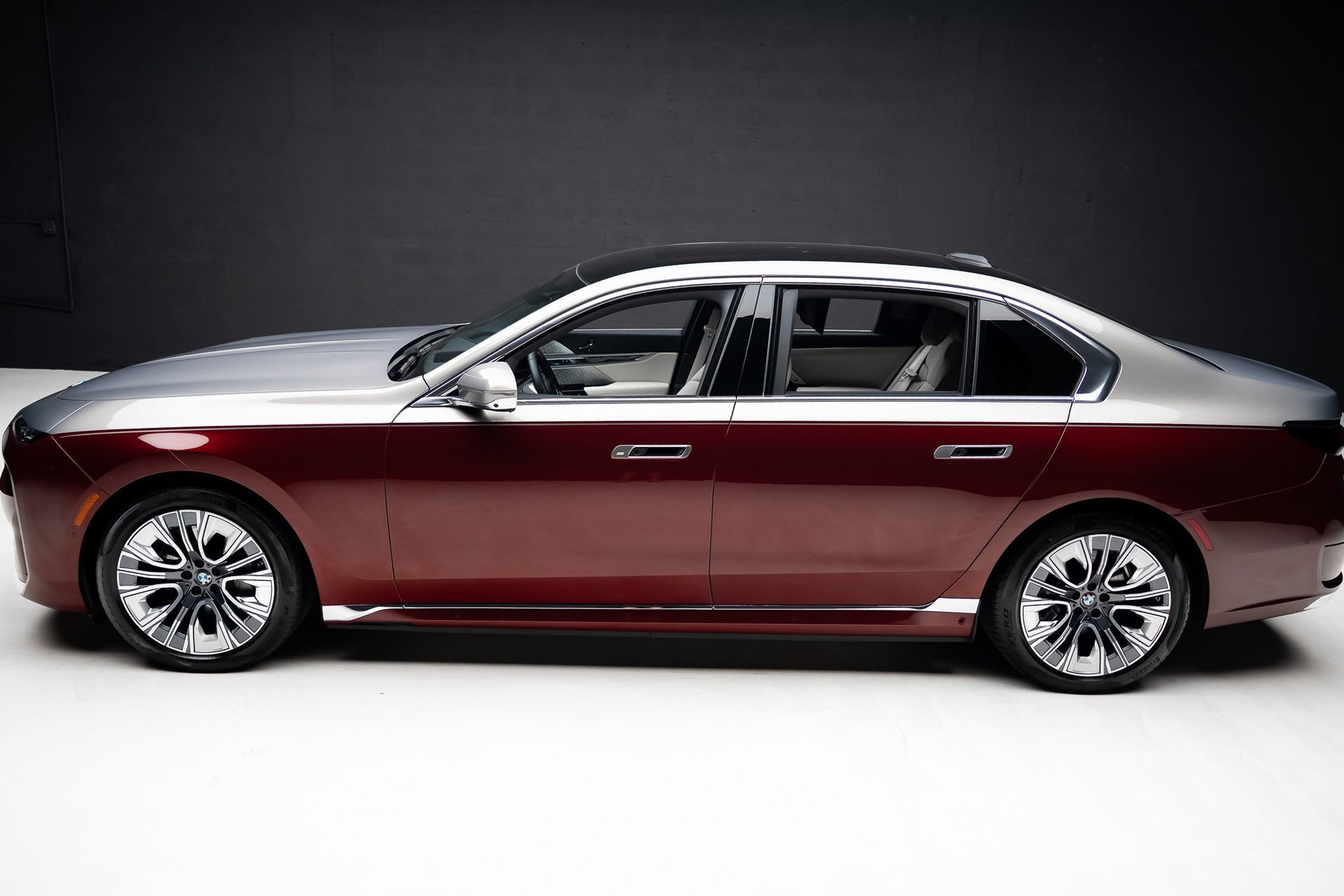 Used 2023 BMW i7 xDrive60 w/ Executive Package 2 image 18