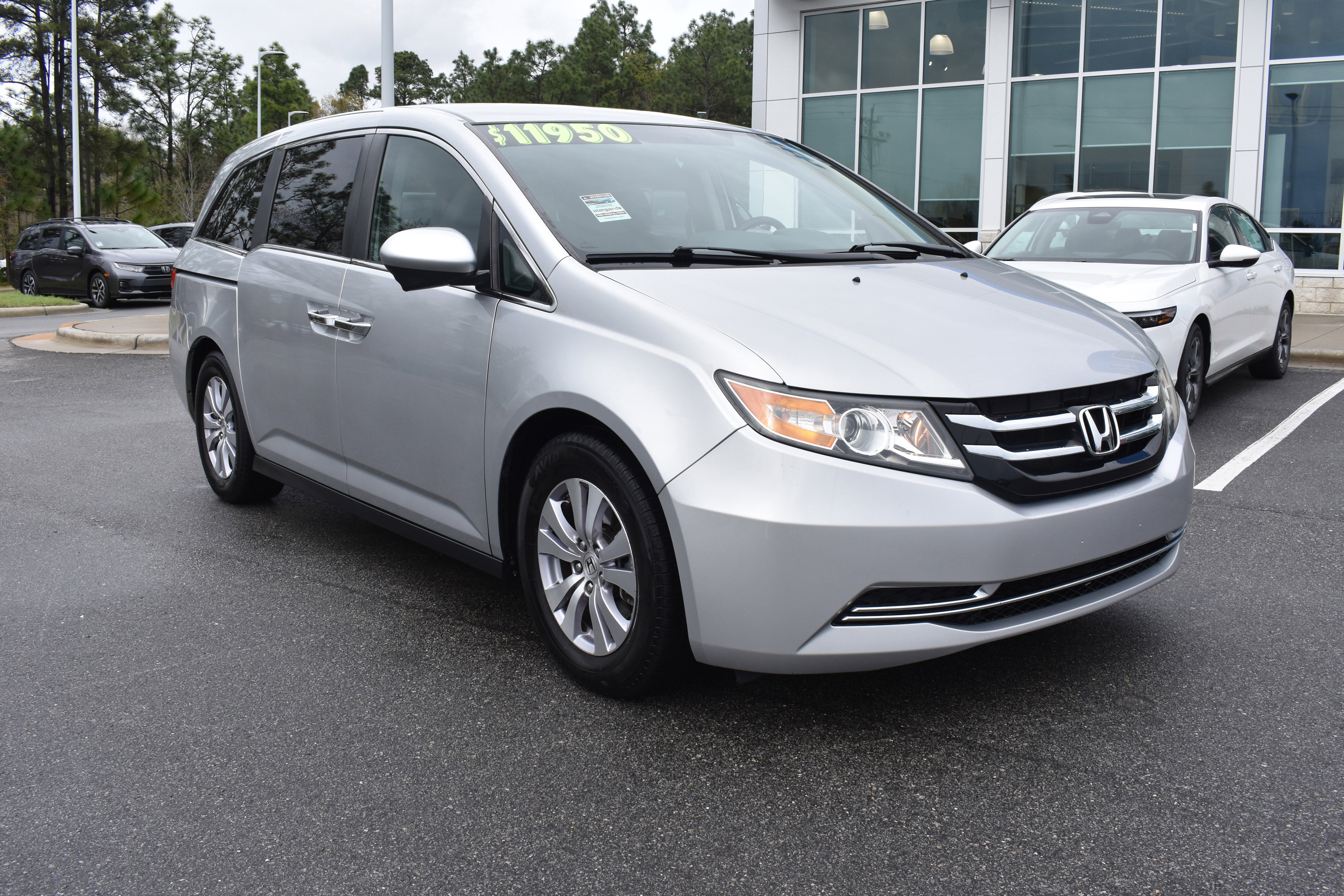 Used 2015 Honda Odyssey EX image 3
