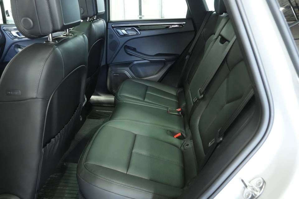 Certified 2026 Porsche Macan AWD/4WD image 27