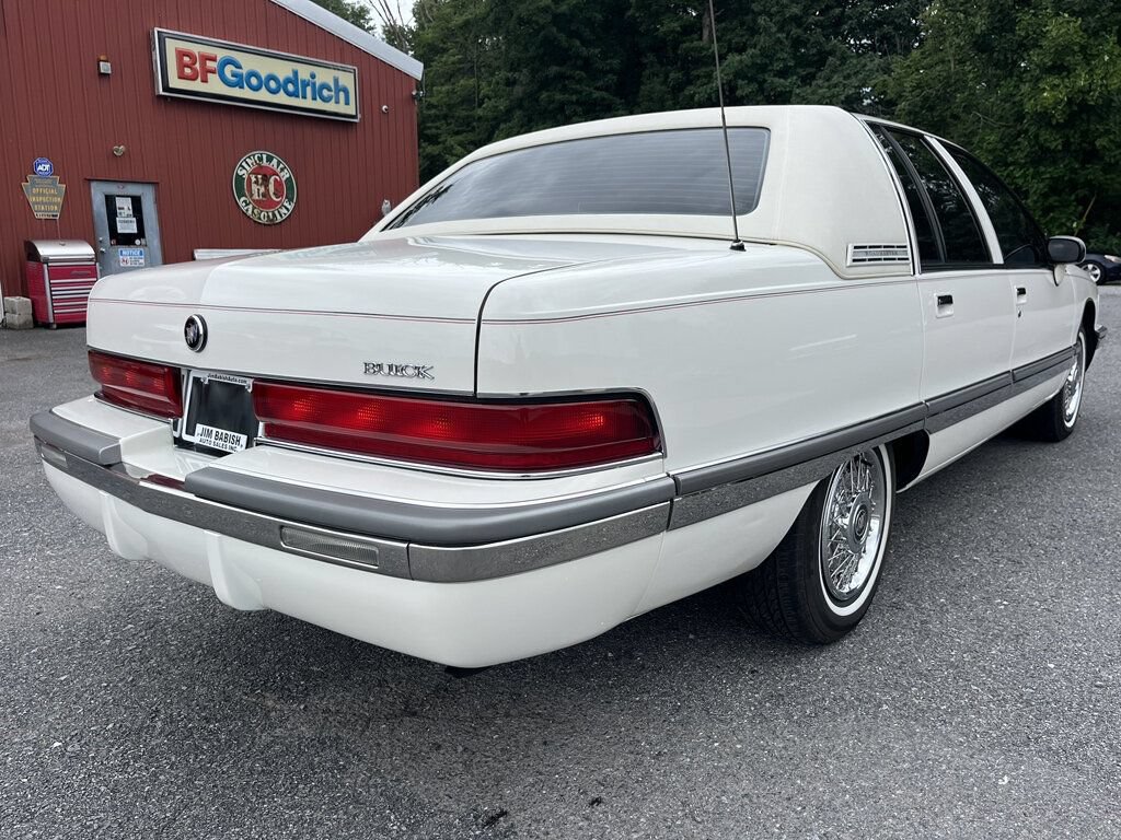 Used 1992 Buick Roadmaster Sedan RWD image 3