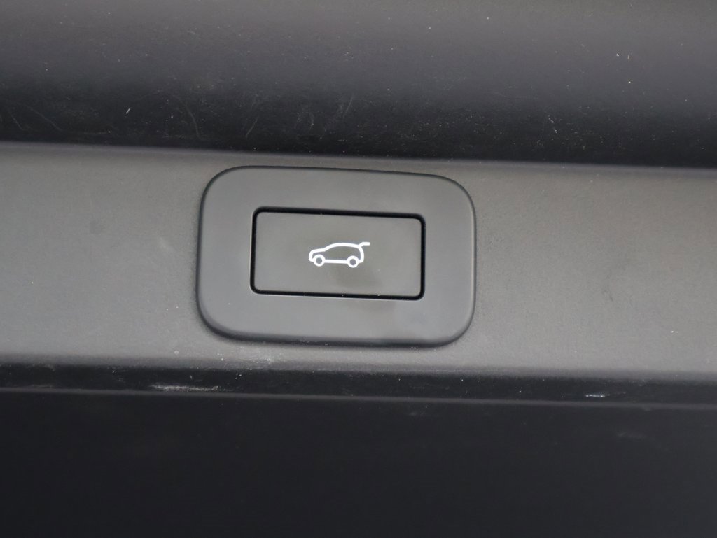 Used 2025 Land Rover Range Rover SE image 16