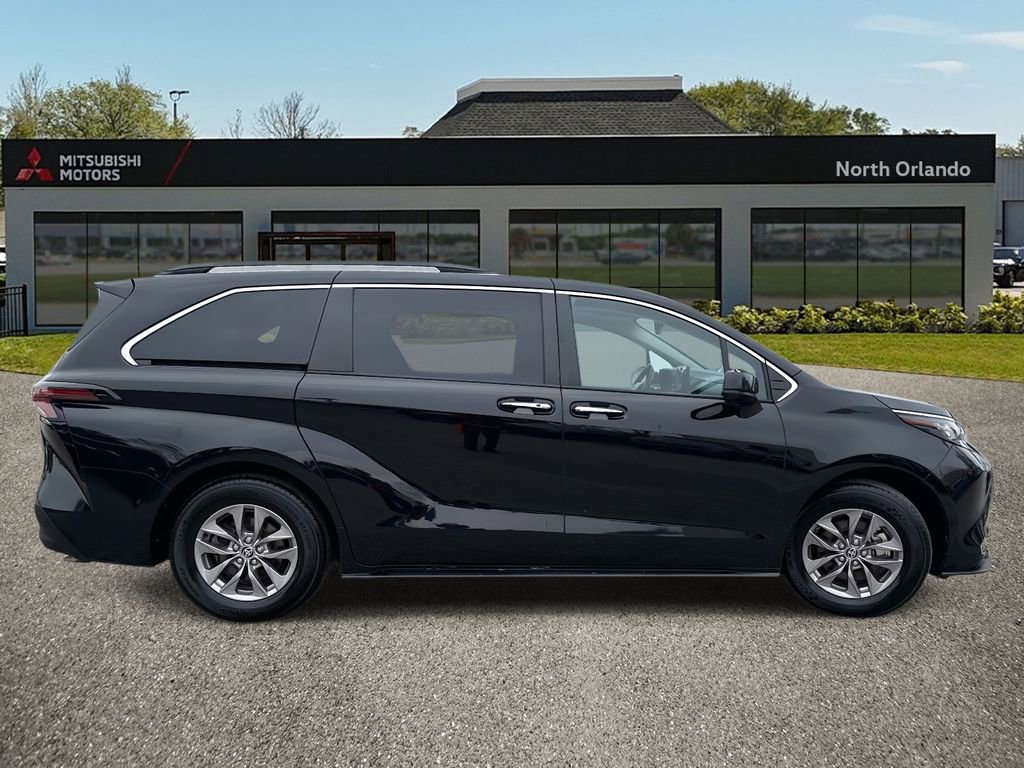 Used 2023 Toyota Sienna XLE image 6