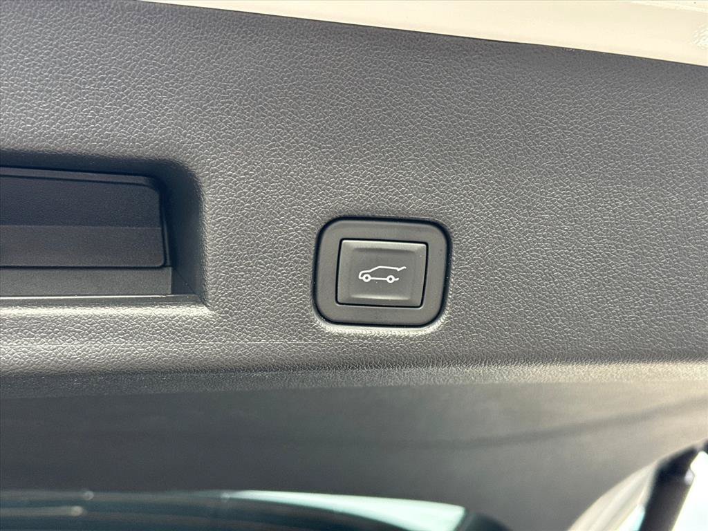 Used 2026 Chevrolet Traverse LT w/ Driver Confidence Package FWD image 6