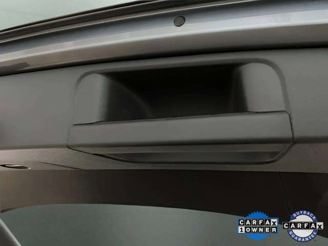 Used 2023 Volkswagen Tiguan SE w/ Panoramic Sunroof Package image 8