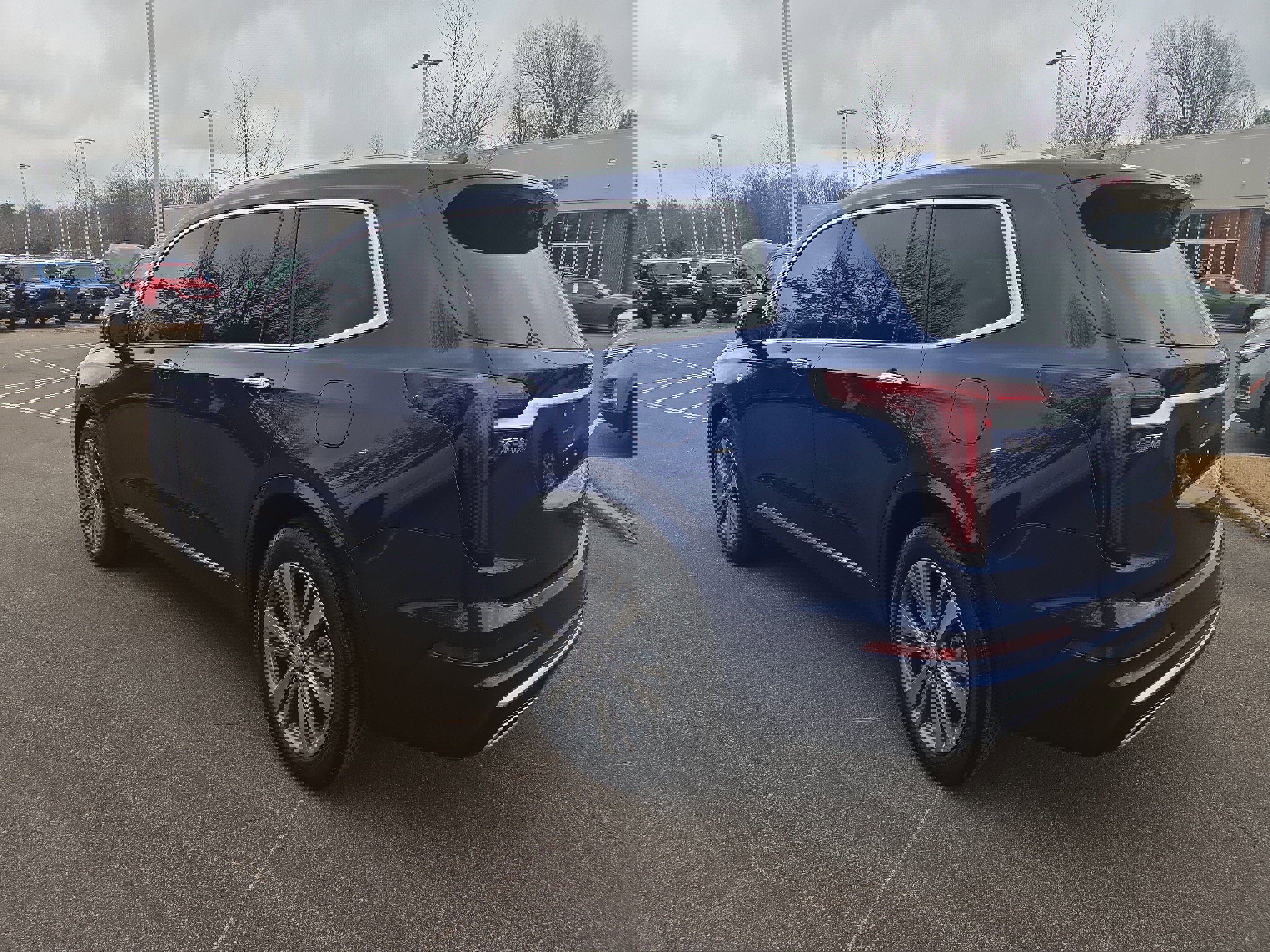 Used 2025 Cadillac XT6 Premium Luxury w/ Technology Package image 3