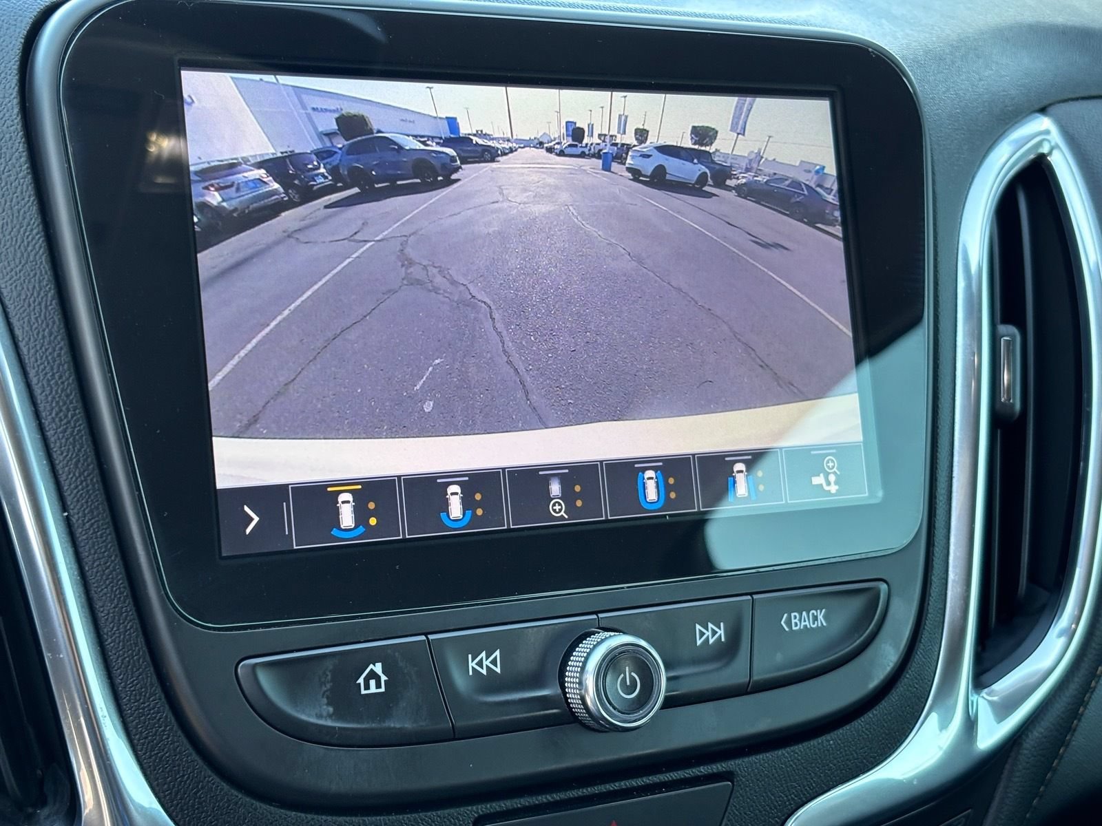 Used 2020 Chevrolet Equinox Premier FWD image 29