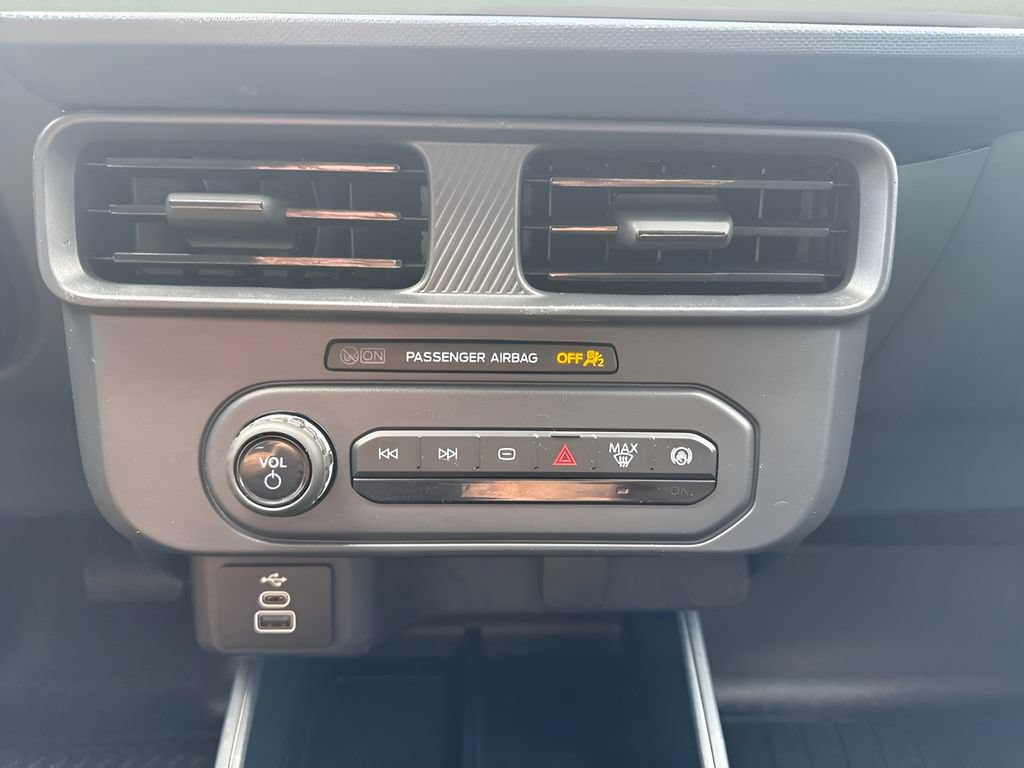 Used 2025 Ford Maverick XL FWD image 18