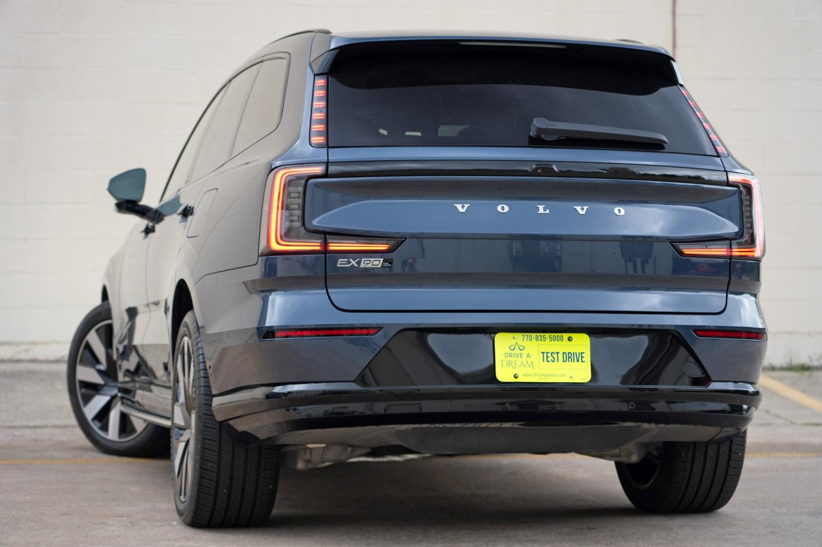 Used 2025 Volvo EX90 Ultra AWD/4WD image 6
