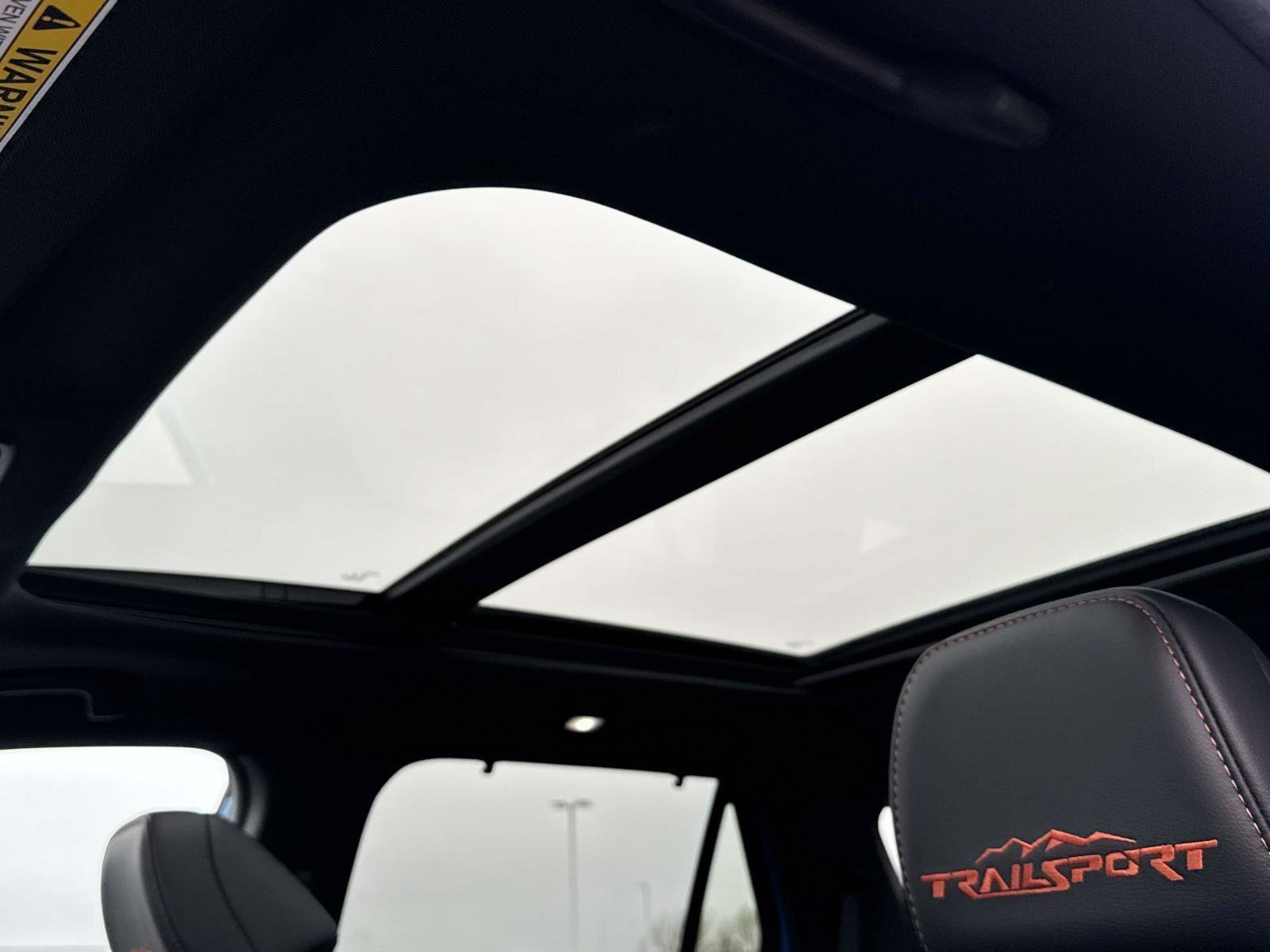 Used 2025 Honda Pilot TrailSport image 13