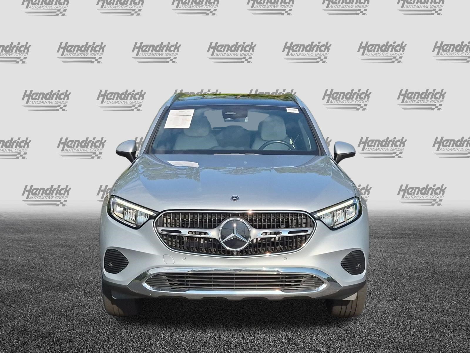 Used 2024 Mercedes-Benz GLC 300 4MATIC image 3