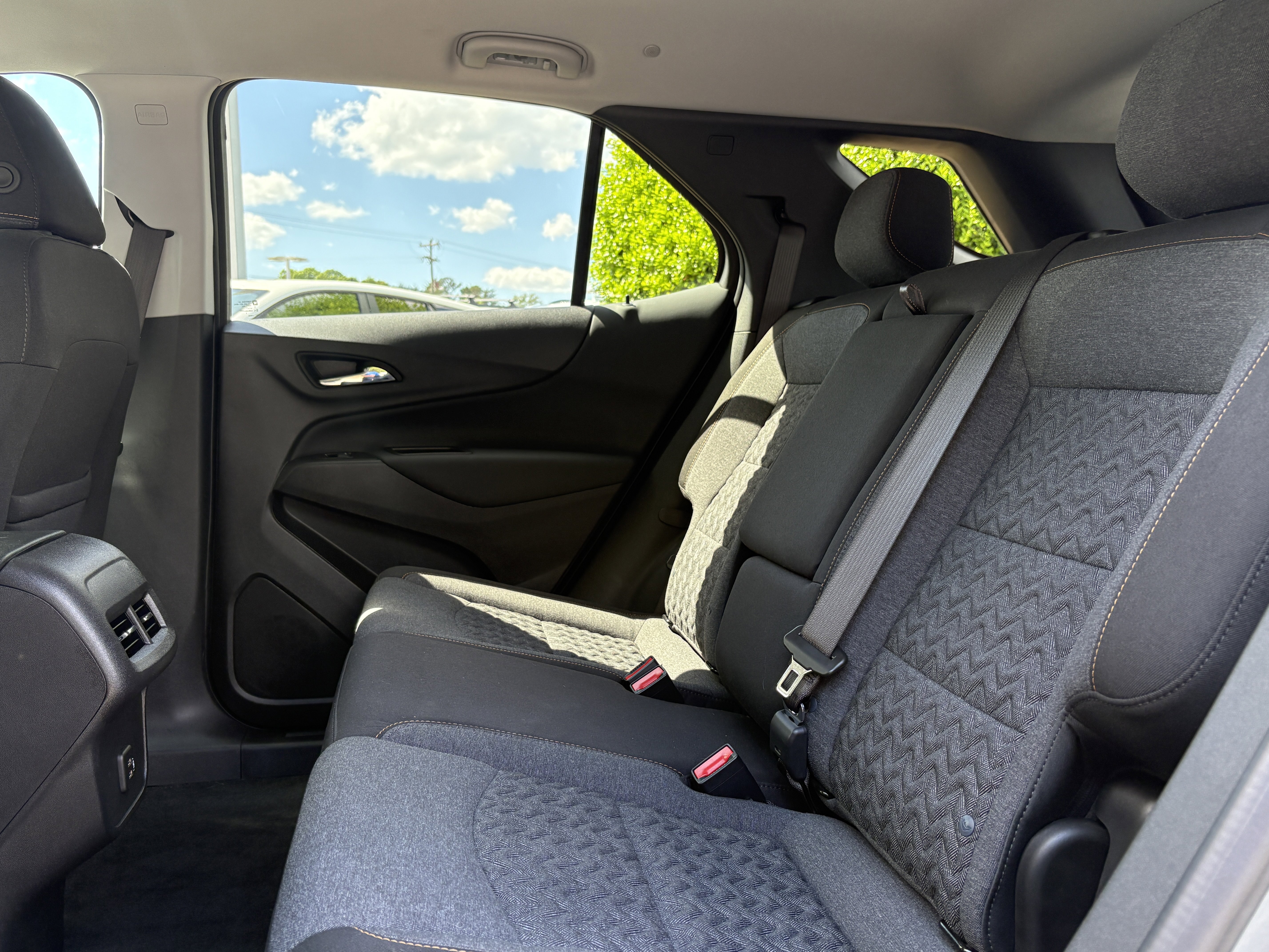 Used 2024 Chevrolet Equinox LT w/ LPO, Floor Liner Package FWD image 9