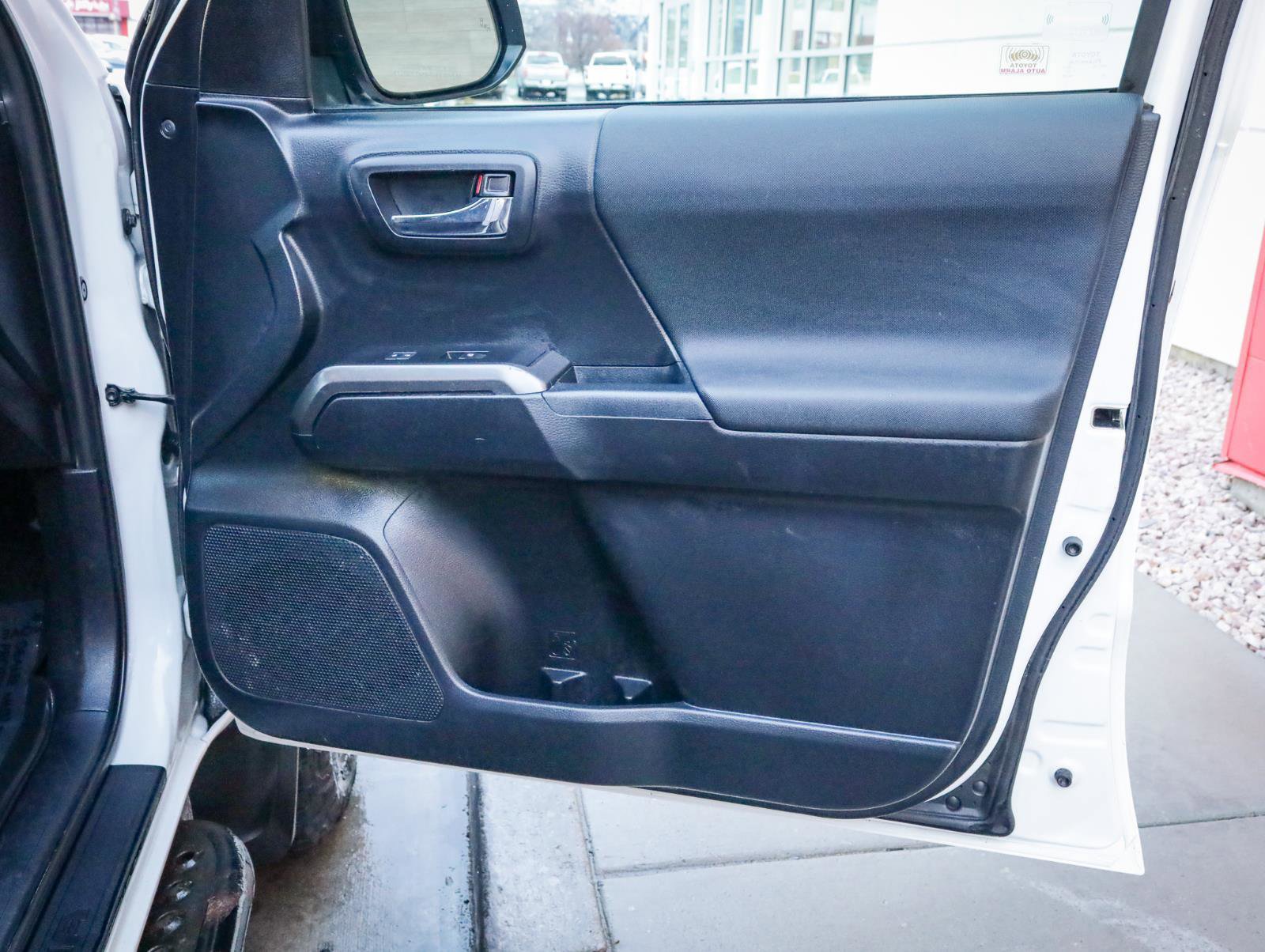 Used 2018 Toyota Tacoma TRD Off-Road w/ Technology Package image 25