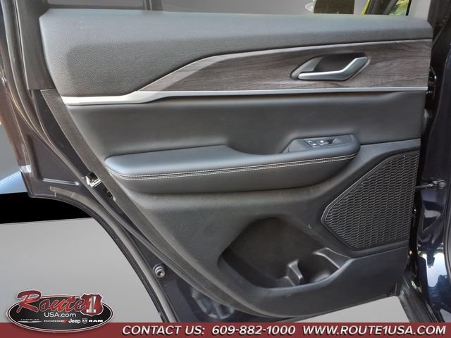 Used 2023 Jeep Grand Cherokee Limited AWD/4WD image 23