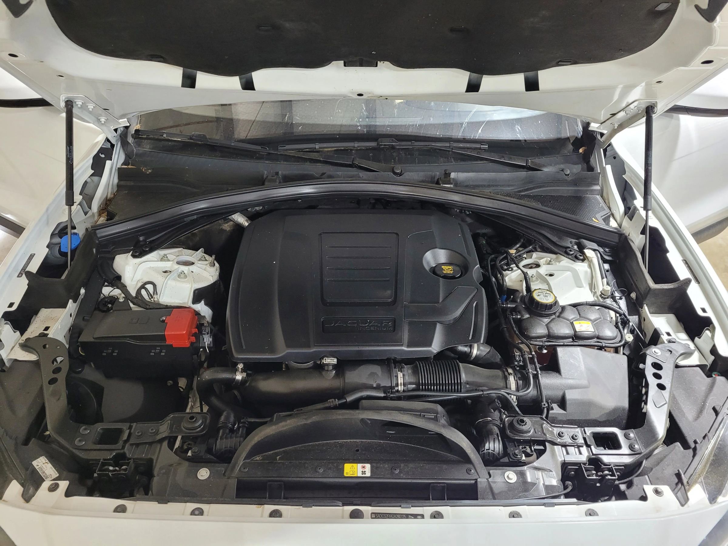 Used 2018 Jaguar F-PACE image 36