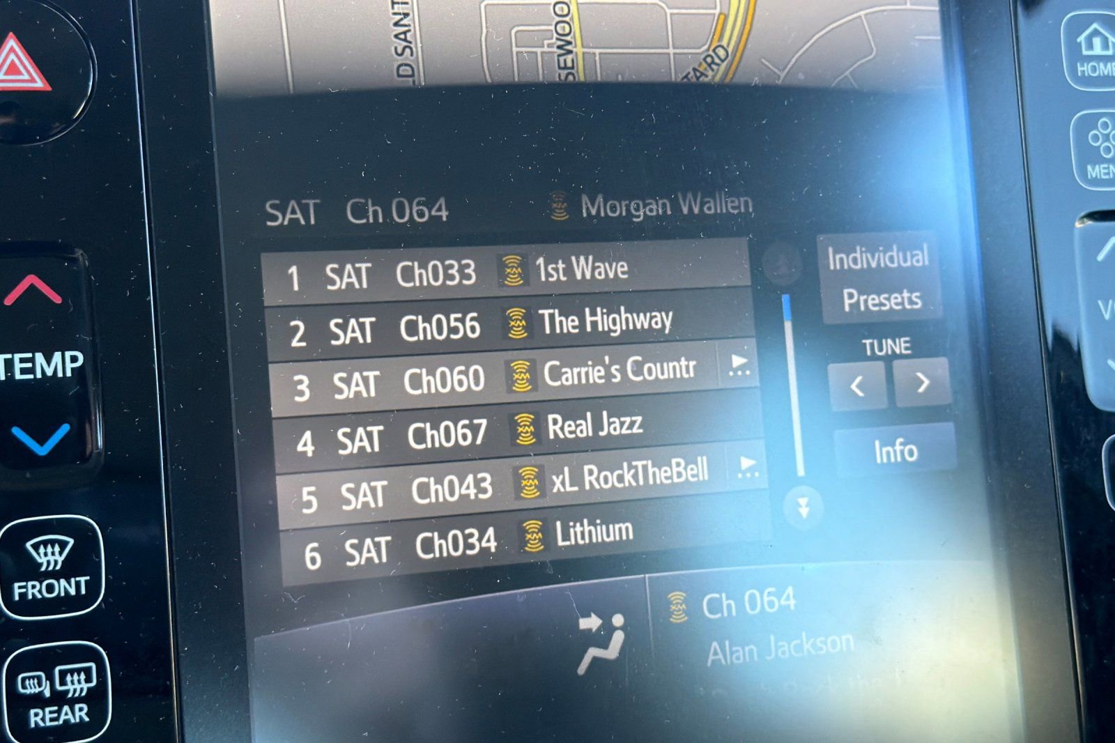 Used 2019 Toyota Prius Prime Premium FWD image 26