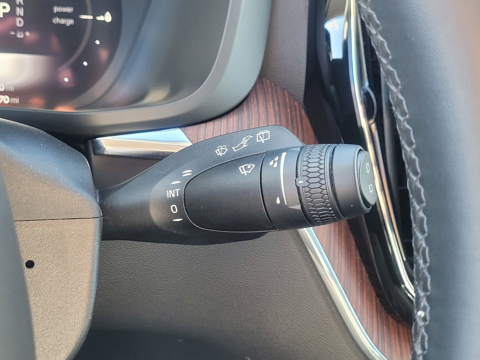 Used 2024 Volvo XC60 T8 Plus w/ Climate Package image 20