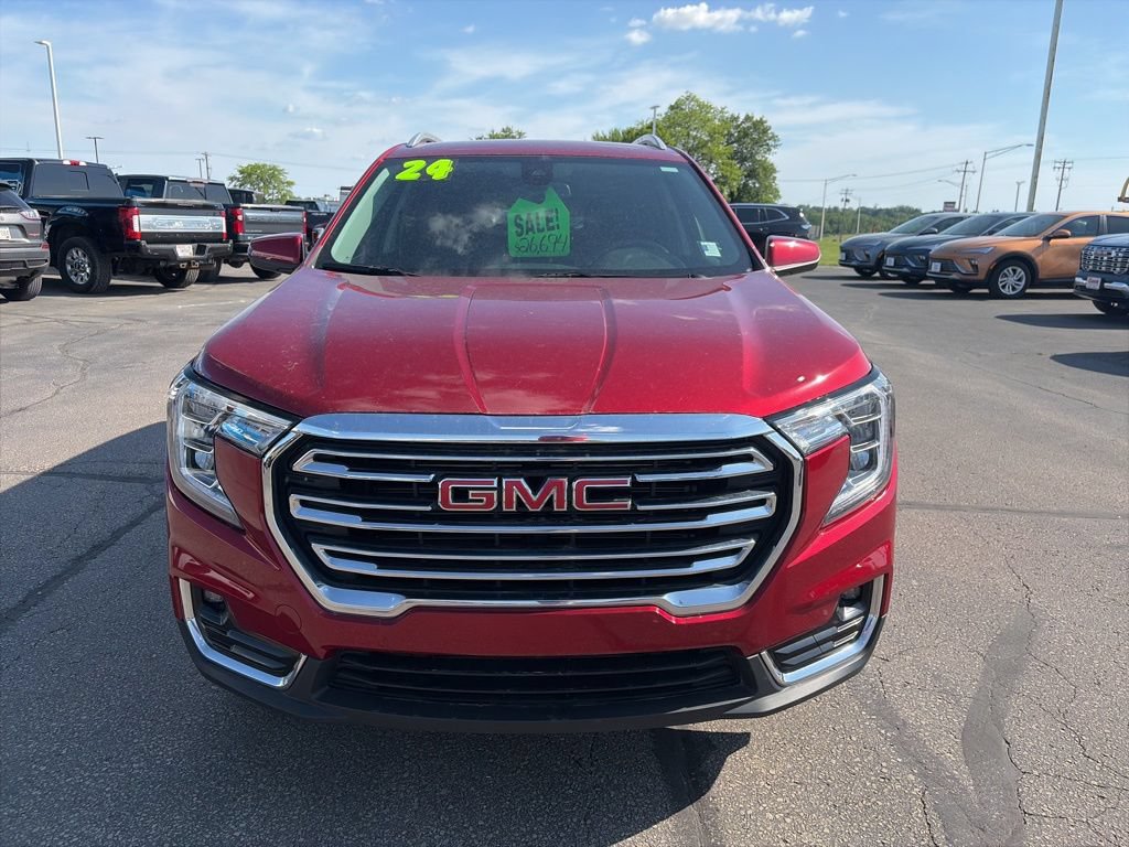 Used 2024 GMC Terrain SLT AWD/4WD image 2