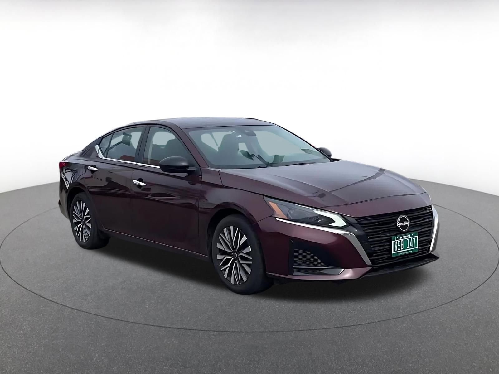 Used 2024 Nissan Altima 2.5 SV FWD image 2