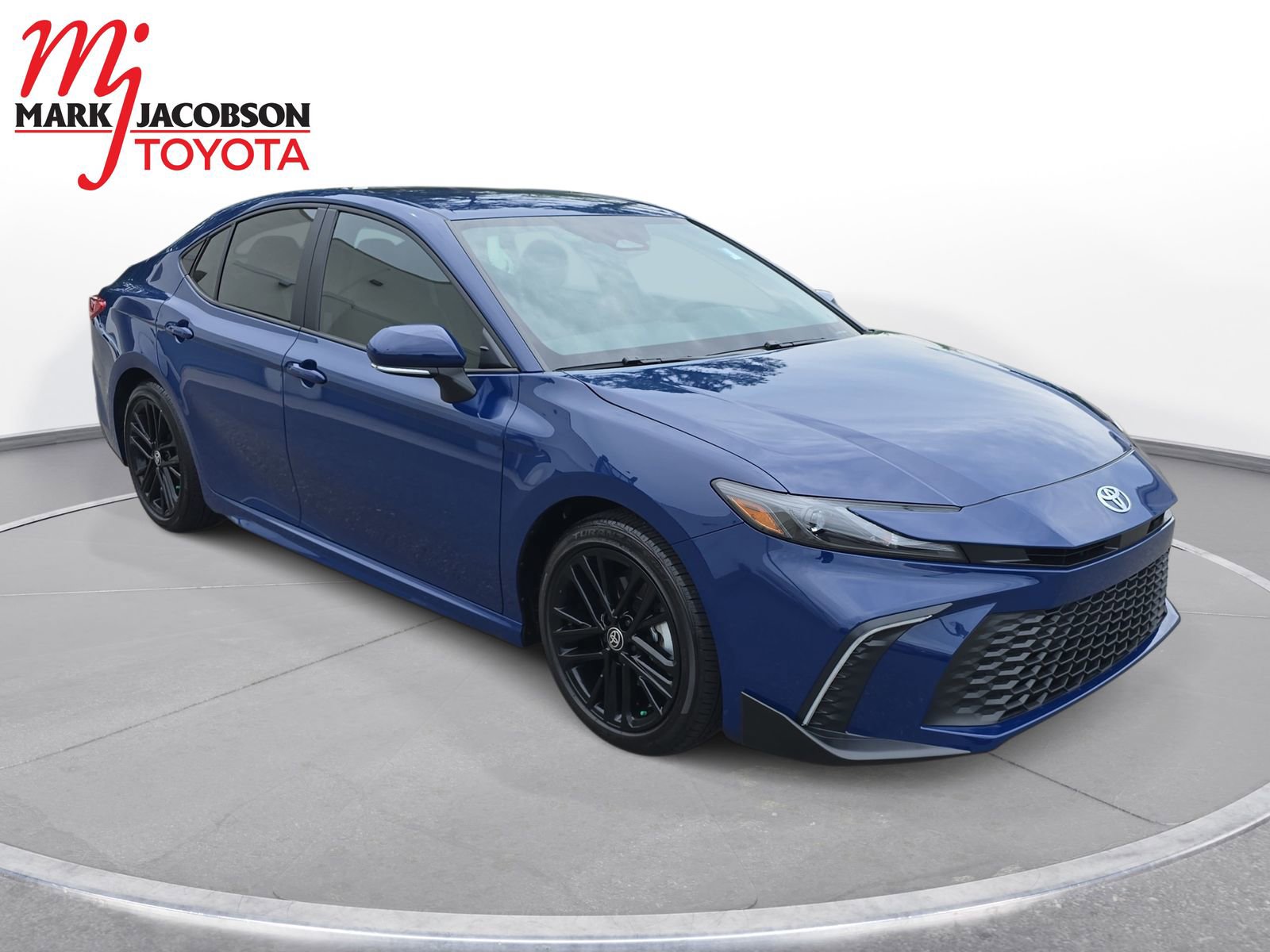 Used 2026 Toyota Camry SE FWD image 3