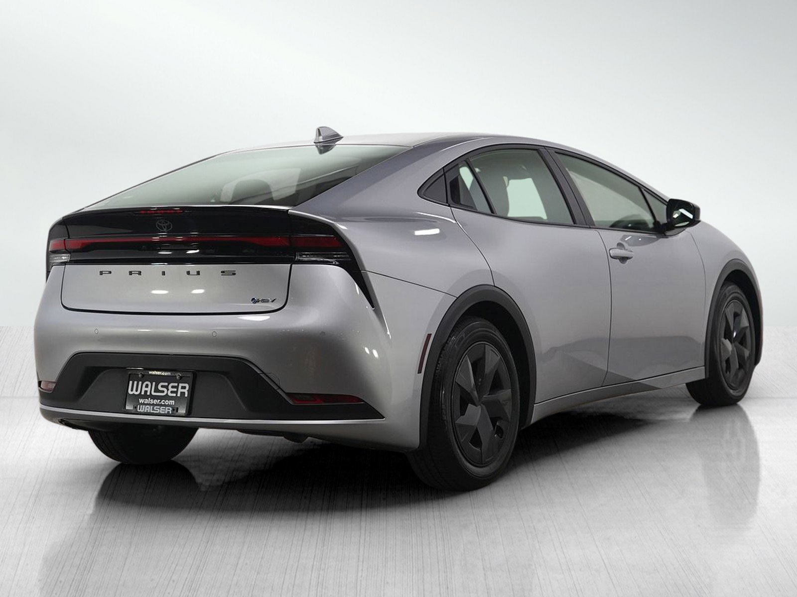 Used 2025 Toyota Prius LE image 5