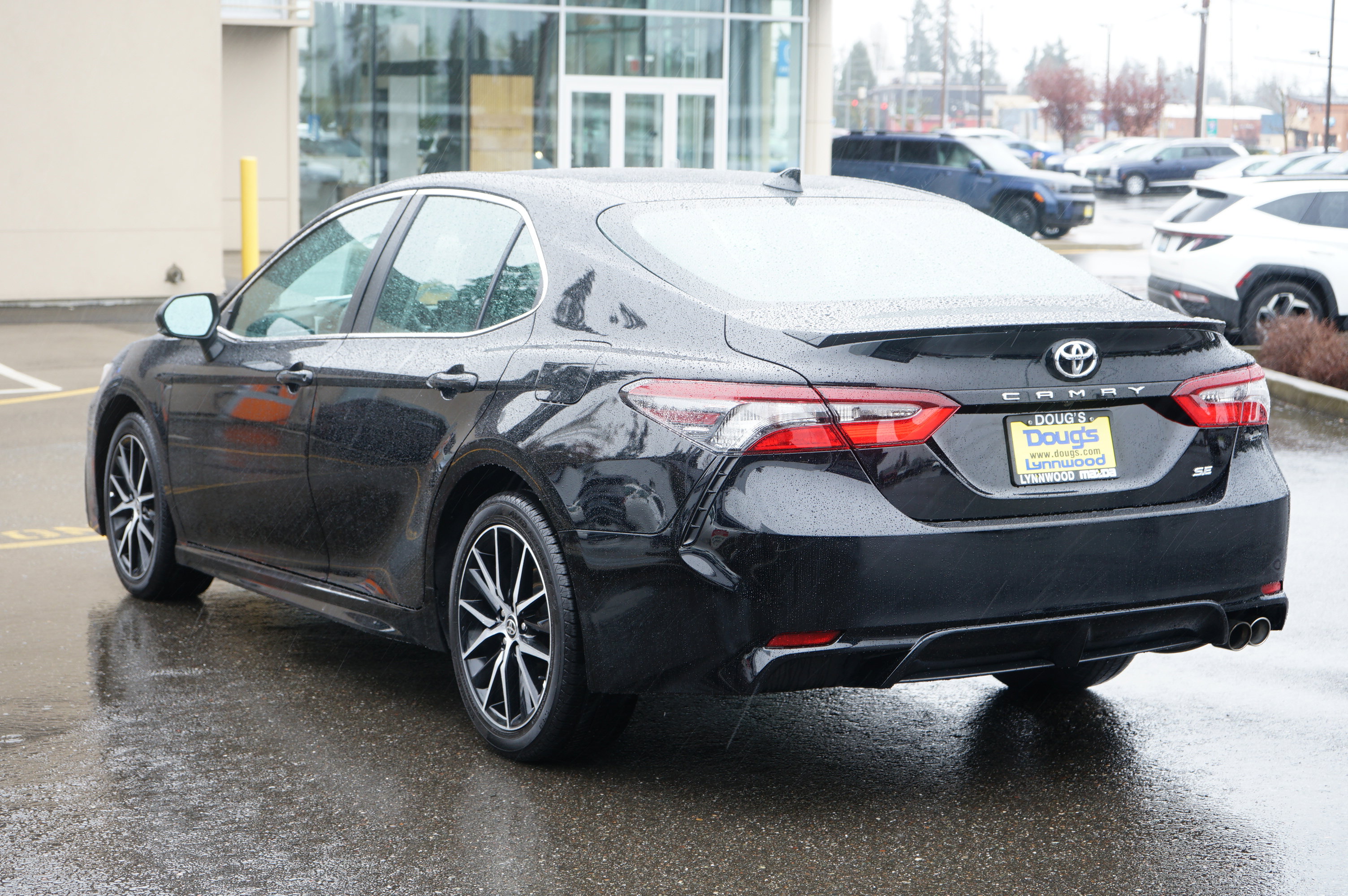 Used 2023 Toyota Camry SE image 5