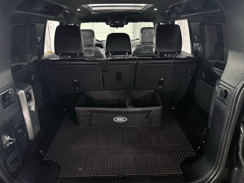 Used 2022 Land Rover Defender 110 X-Dynamic SE image 34