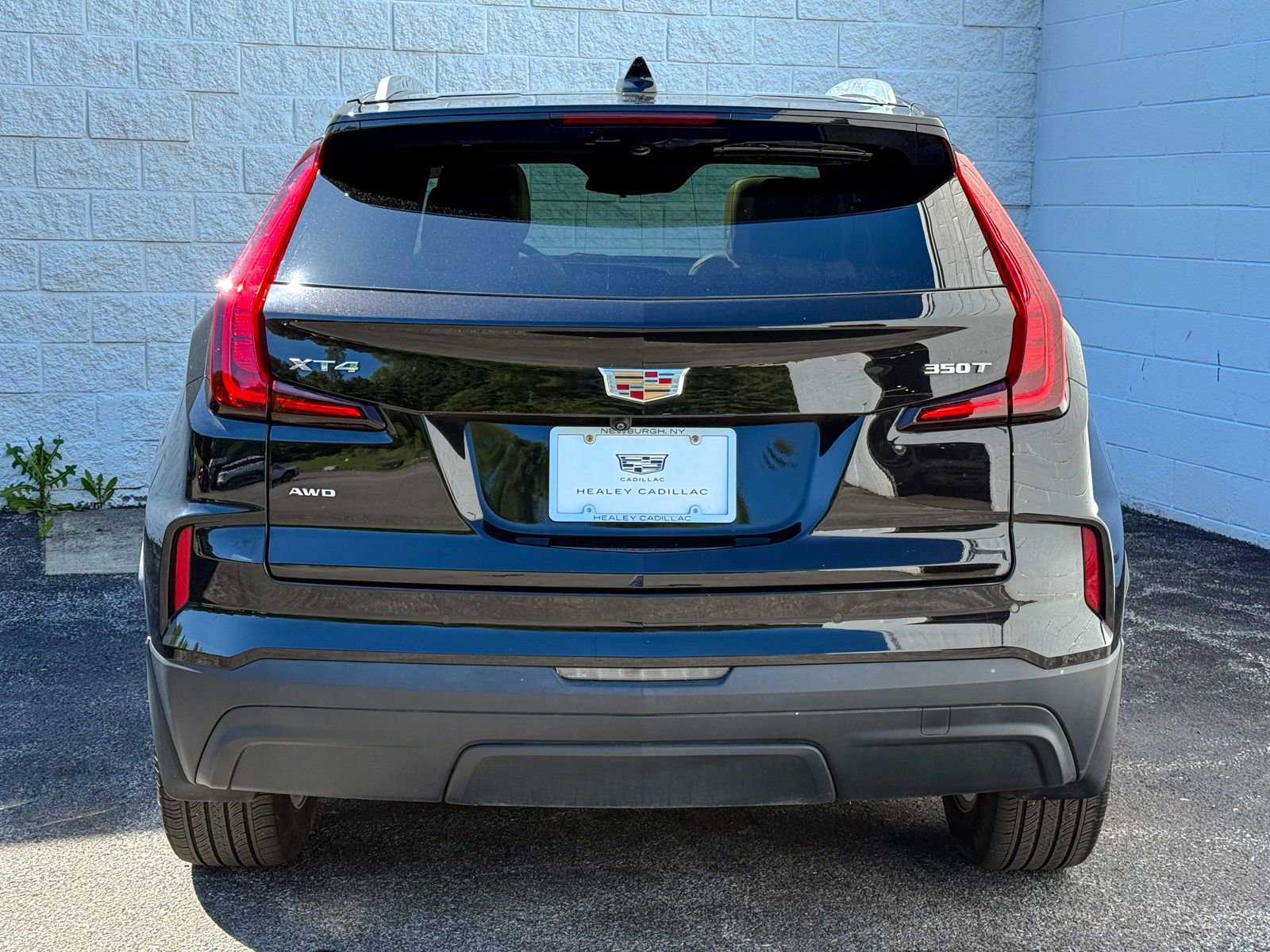 Certified 2024 Cadillac XT4 Luxury w/ Cold Weather Package AWD/4WD image 7
