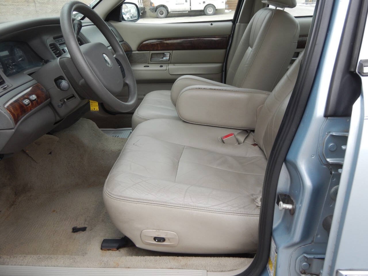 Used 2006 Mercury Grand Marquis GS RWD image 23